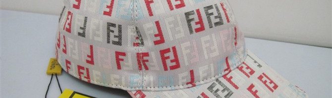 Boné Fendi