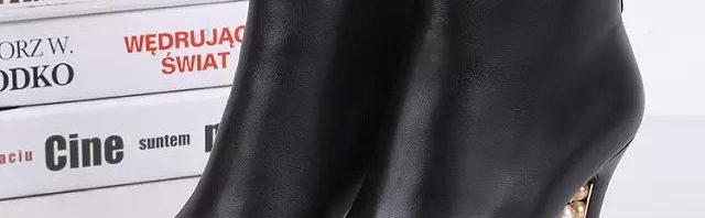 Bota Cano Baixo de Couro Chanel