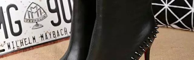 Bota Christian Louboutin 10cm.