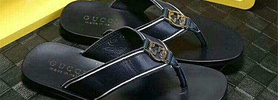 Chinelo couro Gucci