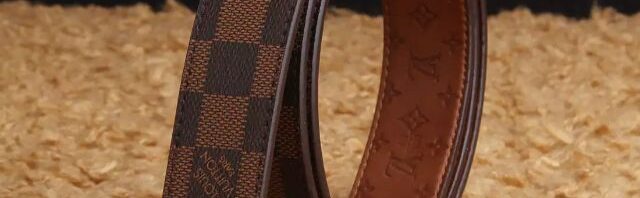 Cinto Fivela Dourada Louis Vuitton