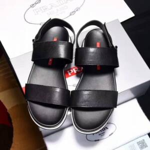 Sandália Chinelo de Couro Prada