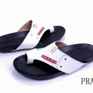 Sandália Chinelo de Couro Prada