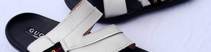 Sandália branca de couro Gucci