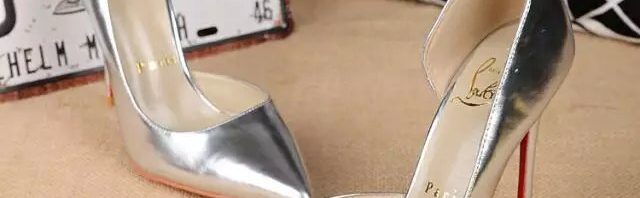 Sapato Prateado Christian Louboutin 10cm.