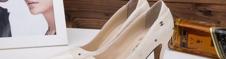 Sapato Salto Alto de Couro Chanel