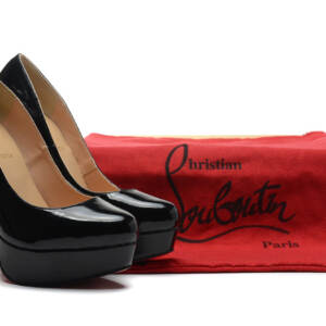 Sapato couro meia pata Christian Louboutin