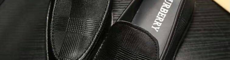 Sapato de Couro Burberry