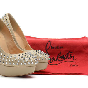 Sapato meia pata Christian Louboutin