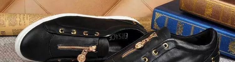 Tênis de Couro Preto Versace