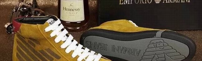 Tênis em Couro Nobuck Cano Alto Giorgio Armani